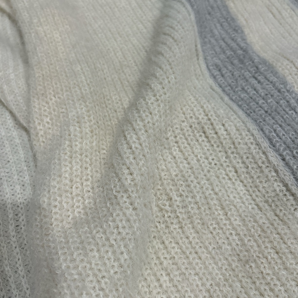 Anthropologie fuzzy poncho sweater - Picture 4 of 4